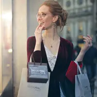 Ilustrasi Membeli Barang Preloved Credit: pexels.com/AndreaPiacquadio