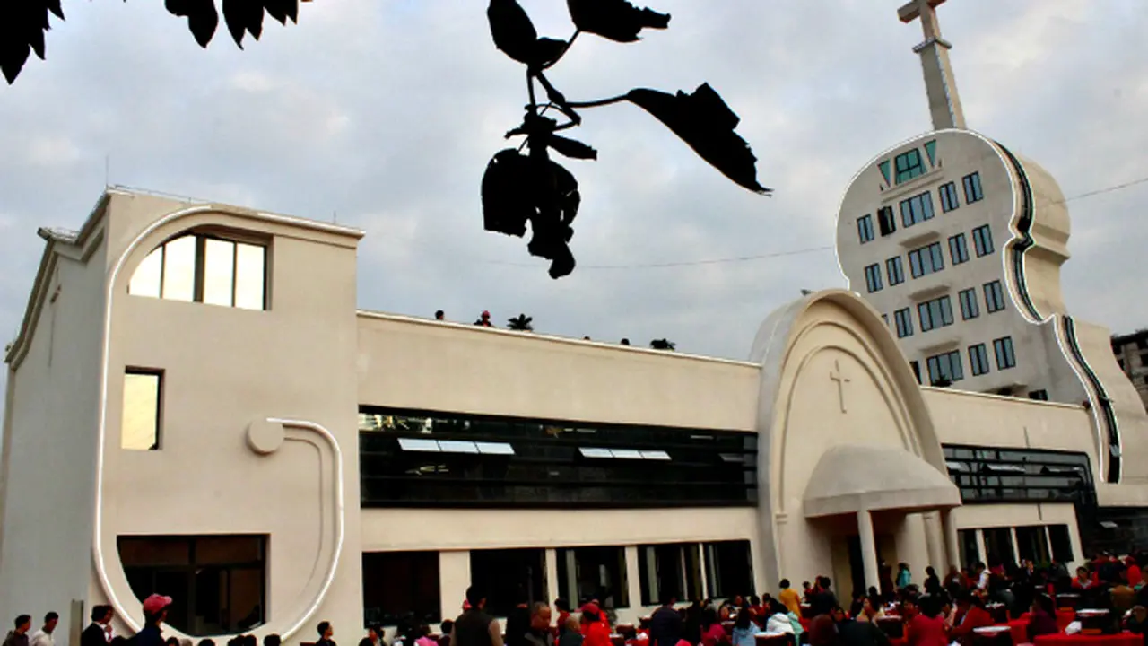 Unik, Gedung Gereja Berbentuk Biola Raksasa *VIDEO
