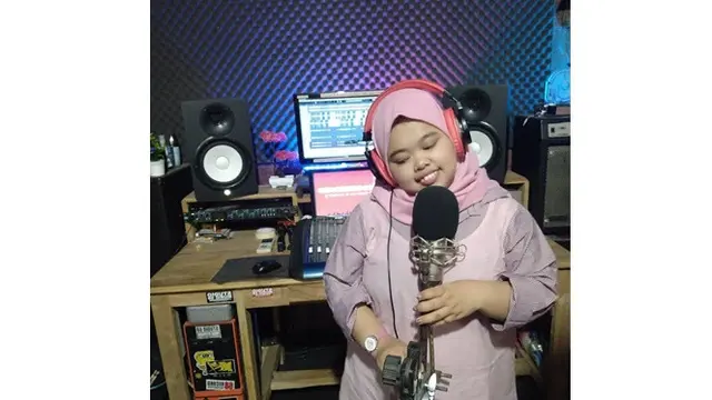 Lebarkan Sayap ke Industri Musik, Ini 6 Gaya Kekeyi di Studio Rekaman