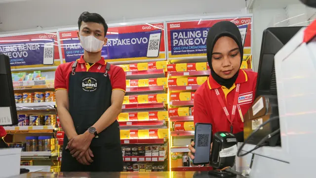 Dorong Penggunaan QRIS, OVO Gandeng Alfamart dalam Bertransaksi Non Tunai