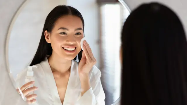 Tips Perawatan Kulit Kering dan Dehidrasi di Malam Hari, biar Tetap Glowing Selama Puasa