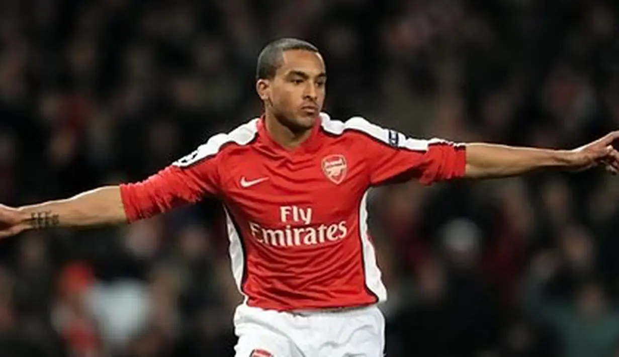 Aksi selebrasi winger Arsenal Theo Walcott seusia mencetak gol ke gawang Barcelona pada leg pertama babak perempat final Liga Champions di Emirates Stadium, London, 31 Maret 2010. AFP PHOTO/ADRIAN DENNIS