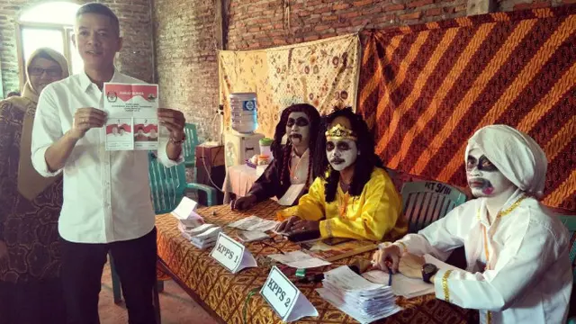 Ada-ada saja, beberapa TPS Pilkada Serentak 2018 ini dihias dengan tema horor.