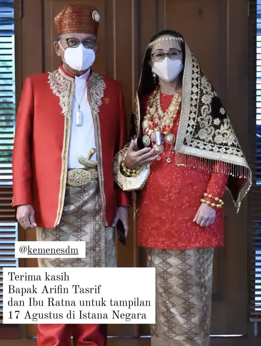 <p>Menteri Energi dan Sumber Daya Mineral Indonesia, Arifin Tasrif beserta istri tampil dengan pakaian khas Minang warna merah yang dibuat oleh Didiet Maulana. @didietmaulana.</p>