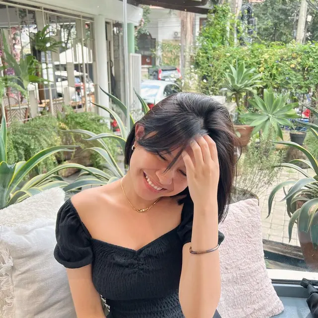 Identik Rambut Panjang, Ini 6 Potret Terbaru Hanggini Tampil Lebih Fresh