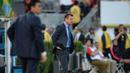 Pelatih Brasil, Dunga menyaksikan anak asuhnya berlaga melawan Ekuador pada partai pembuka Copa Amerika 2016 di Stadion Rose Bowl, Pasadena, California, Amerika Serikat, (5/6/2016) WIB. (AFP/Robyn Beck)