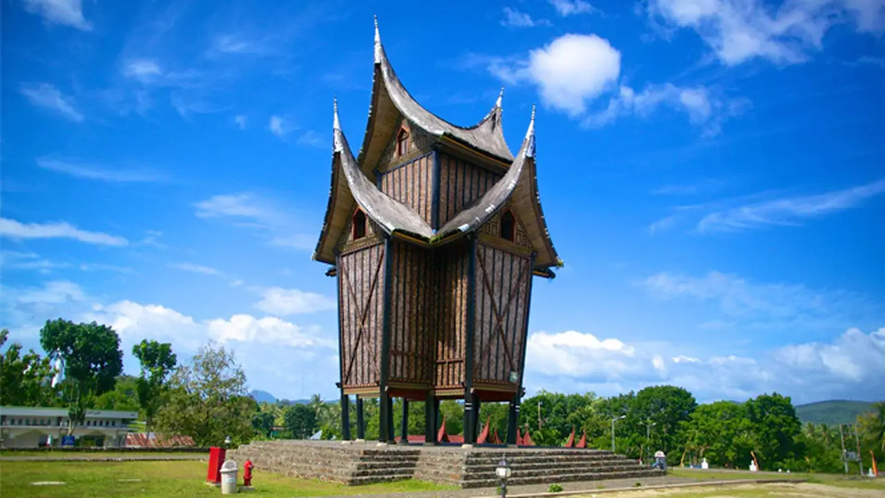 Menikmati Ragam Atraksi Budaya Minankabau di Pagaruyung Fair 2015