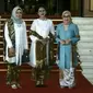 Wury Estu Handayani, Iriana Jokowi, dan Mufidah Kalla saat menghadiri pelantikan Presiden dan Wakil Presiden terpilih periode 2019-2024, Joko Widodo dan KH Ma'ruf Amin. (Screenshot Vidio.com/Liputan6.com)