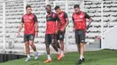 Saat ini, Persija menempati posisi ketiga klasemen sementara BRI Super League dengan koleksi 32 poin. Tampak dalam foto, pemain Persija sesaat sebelum melakukan latihan di Stadion Madya, Kompleks Gelora Bung Karno, Senayan, Jakarta, Jumat (2/1/2026). (Bola.com/Abdul Aziz)