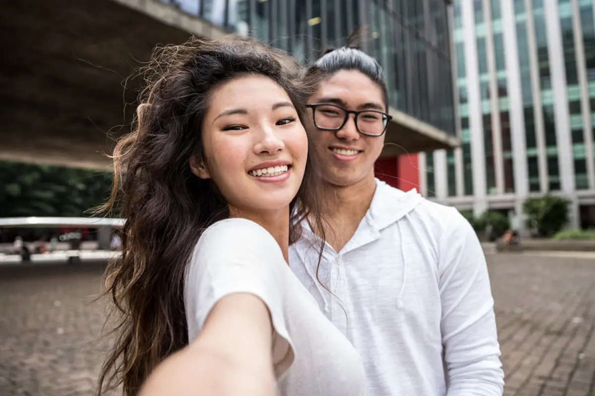 pasangan cinta bahagia romantis