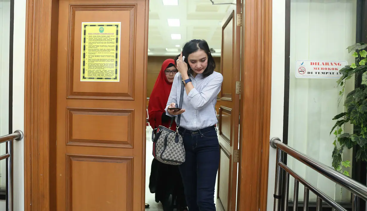 Sebelumnya rumah tangga yang dibangun sejak 2006 itu tidak pernah terdengar isu tak sedap. Tiba-tiba, 8 Maret 2017 Ade Maya melayangkan gugatan pada Ibnu Jamil. Gugatan dibatalkan 27 April lantaran penggugat tak pernah hadir. (Nurwahyunan/Bintang.com)