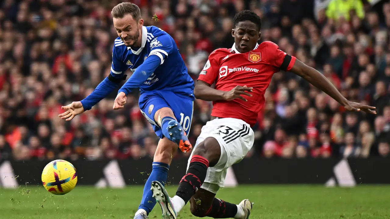 Foto: Ini Dia Dua Rekor yang Ditorehkan Kobbie Mainoo Bersama MU setelah Cetak Gol ke Gawang Liverpool