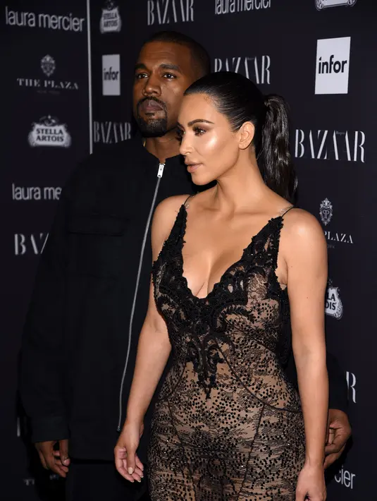 “Kim mengatakan bahwa cara paling baik yang dapat dia (Kim) lakukan untuk memulihkan kondisinya adalah dengan secepat mungkin Kim menjalankan kehidupan seperti semula,” ucap sumber melansir Hollywoodlife.com. (AFP/Bintang.com)