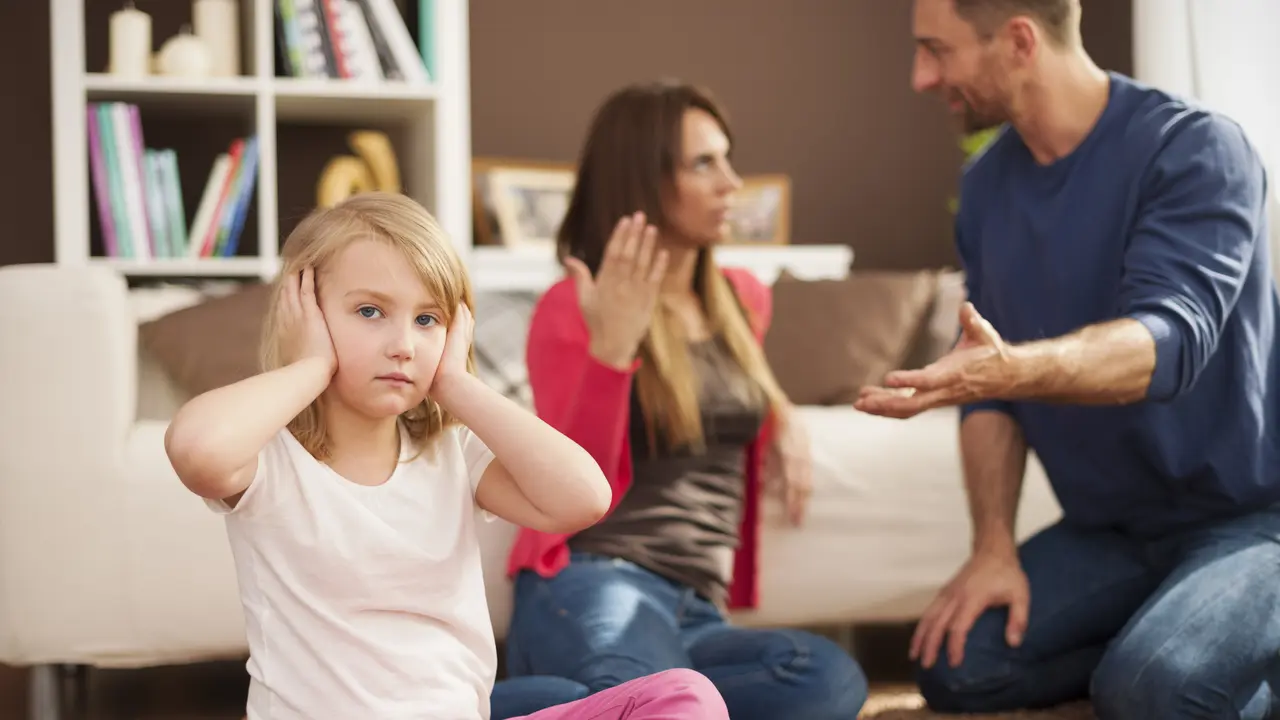 6 Hal yang Tak Boleh Dibicarakan di Depan Anak (photo by freepik.com)