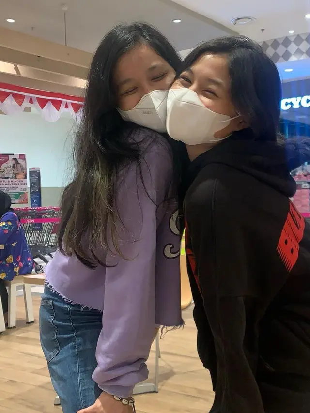 Kedua anak Pasha Ungu yang cantik dari pernikahannya dengan Okie Agustina