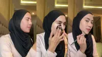 Ingin Tampil Manglingi Saat Lebaran? Intip Tutorial Makeup Flawless dan Cantik Ala Syahnaz Sadiqah