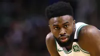 Pebasket Boston Celtics, Jaylen Brown, saat melawan Cleveland Cavaliers pada laga NBA di TD Garden, Boston, Minggu (27/5/2018). (AFP/Maddie Meyer)