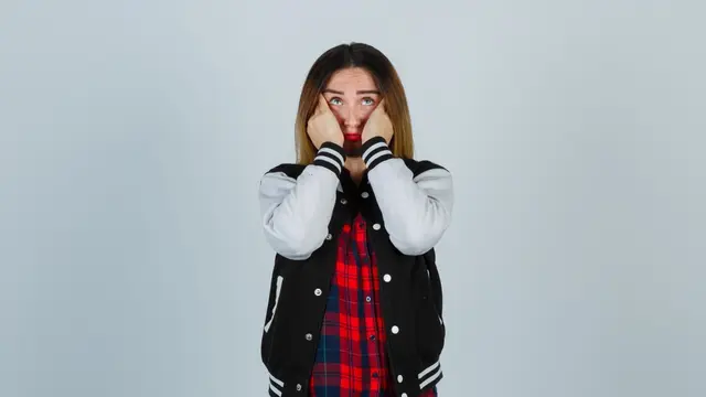 Kebiasaan-kebiasaan yang bisa menyebabkan tidak bahagia (Foto/Sumber: Freepik)