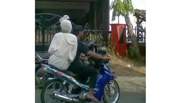 Kumpulan Potret Pocong Nebeng Truk, Mungkin Sudah Lelah Loncat-Loncat (ist)
