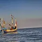 Perahu Nelayan tradisional Madura di Desa Lobuk, Kecamatan Blutoh, Kabupaten Sumenep. (liputan6.com/Musthofa Aldo)