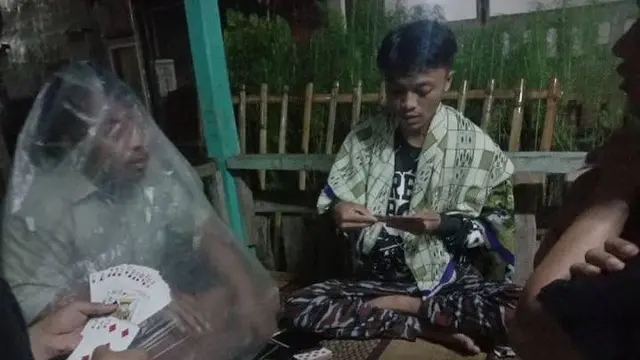 6 Potret Aksi Kocak Orang saat Dapat Hukuman Ini Bikin Ketawa Geli