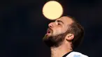 Kekecewaan Gonzalo Higuaín setelah Argentina kalah 0-1 di kandang sendiri saat menjamu Paraguay, pada laga Kualifikasi Piala Dunia 2018 zona Amerika Selatan, di Stadion Mario Kempes, Cordoba, Rabu (12/10/2016) pagi WIB. (Reuters/Marcos Brindicci)