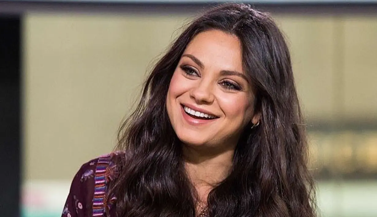 Mila Kunis bukanlah seseorang yang peduli dengan adanya gosip yang menimpa dirinya dan suami. (instagram/_mila_kunis_)