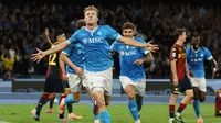 Selebrasi Rasmus Hojlund usai mencetak gol di laga Napoli vs Genoa di pekan ke-6 Serie A 2025/2026 di Stadio Diego Armando Maradona, Minggu (05/10/2025) malam WIB.&nbsp;(Alessandro Garofalo/LaPresse via AP)