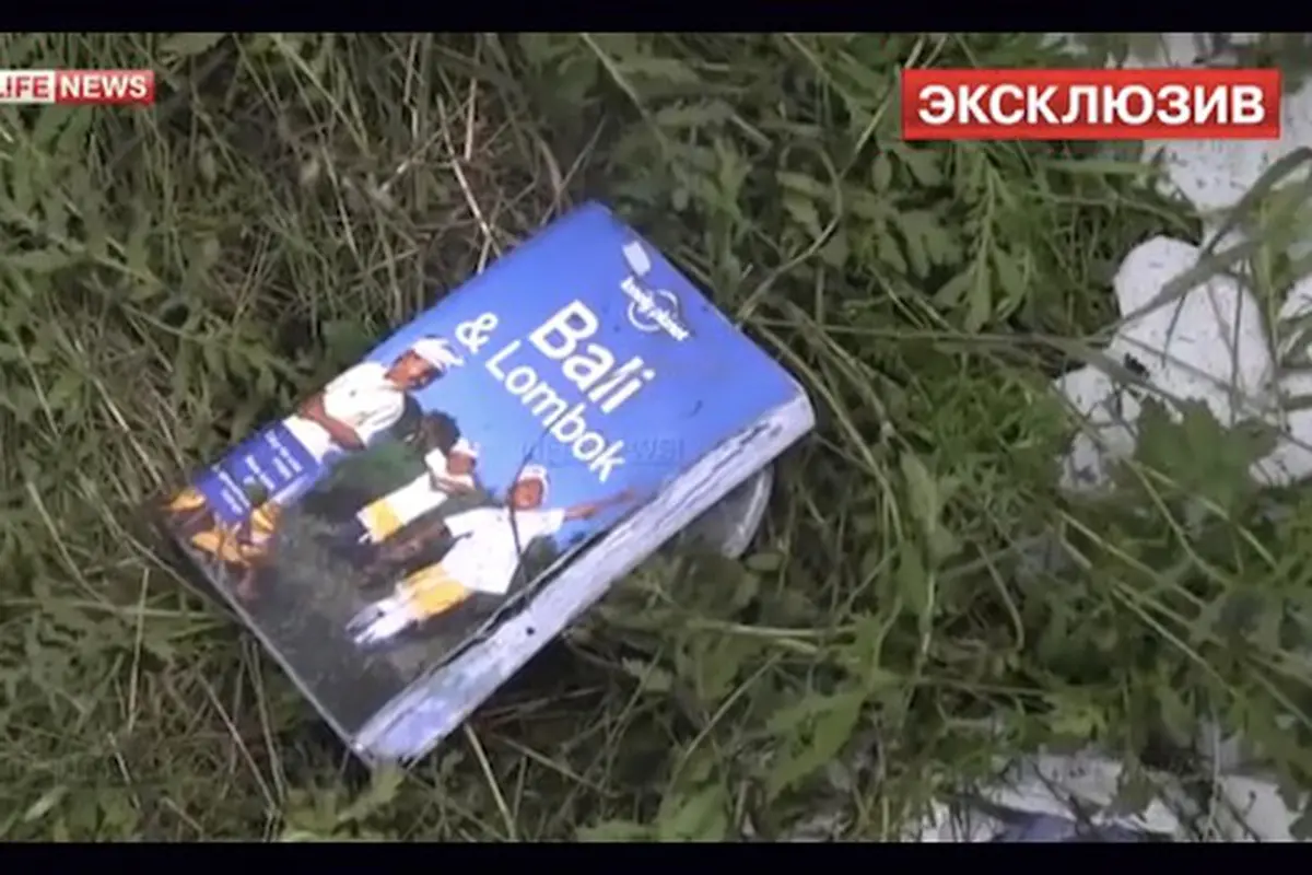 Ada Buku Panduan Wisata Bali-Lombok di Puing MH17