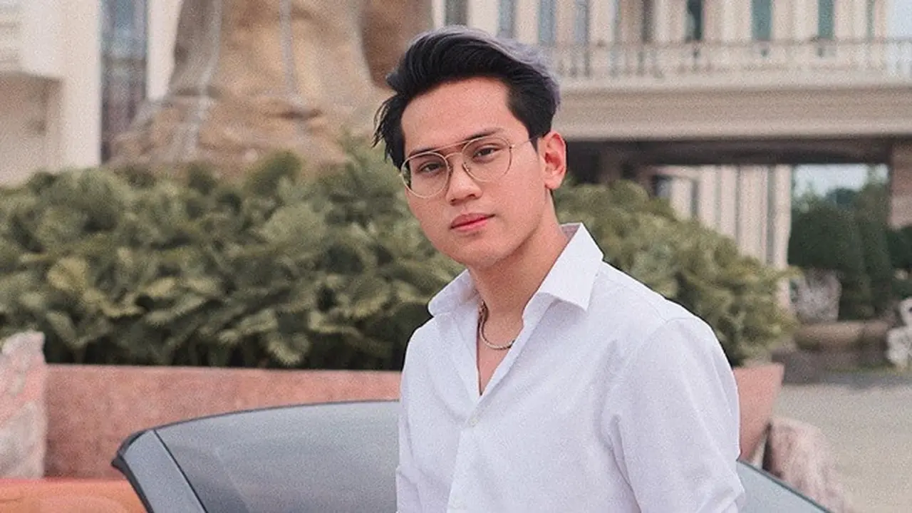 6 Potret Indra Kenz, Crazy Rich yang Kini Jadi Sorotan Warganet
