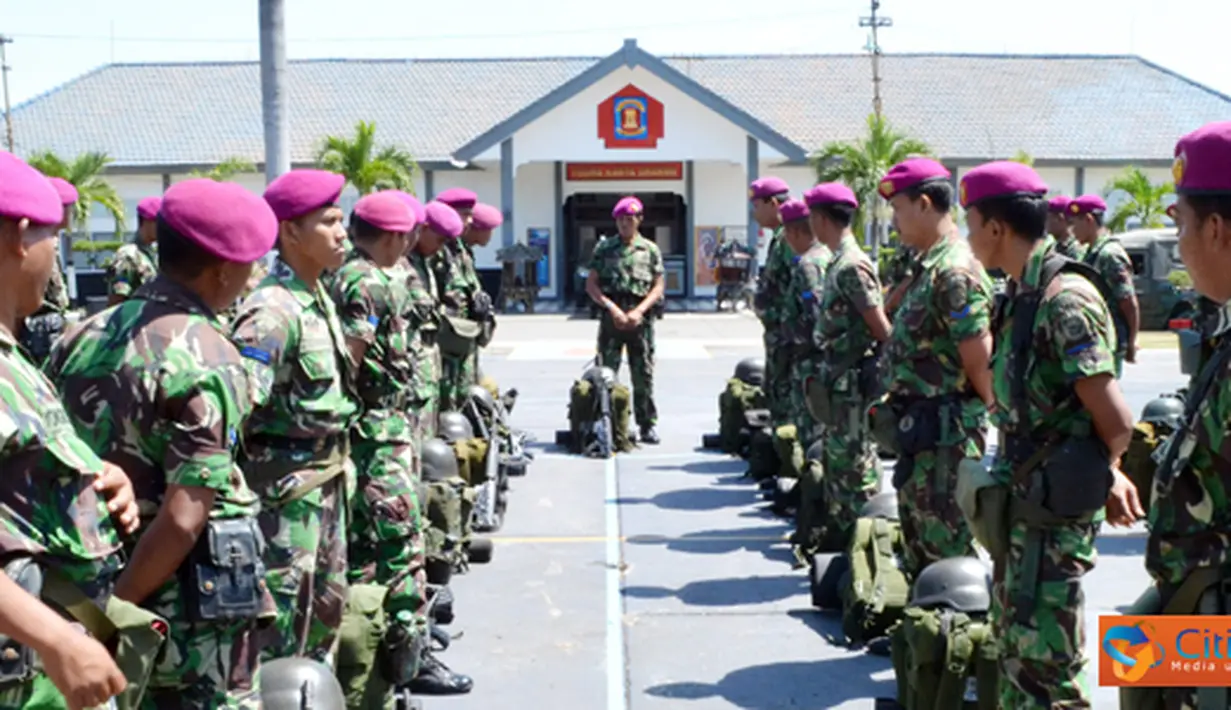Citizen6, Surabaya: Dalam amanatnya Danmenbanpur-1 Mar yang diwakili Pasops Danmenbanpur-1 Mar Letkol Marinir Sunaswan mengucapkan selamat datang kepada 75 Personel anggota Menbanpur-1 Mar yang tergabung dalam satgas SBJ Wakatobi. (Pengirim: Budi Abdillah