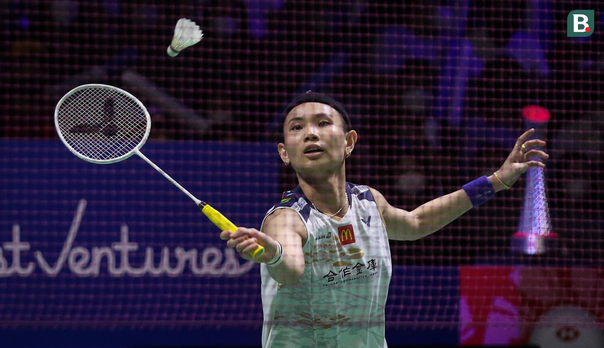 Sementara Tai Tzu Ying mengalahkan wakil Cina lainnya sebagai unggulan ke-4, Chen Yu Fei di semifinal dengan 10-21, 26-24 dan 21-12. (Bola.com/Bagaskara Lazuardi)