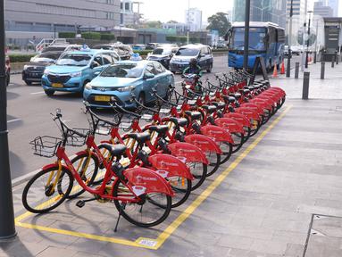 Sejumlah sepeda untuk layanan bike sharing atau penyewaan sepeda di Kawasan Jakarta, Jumat (3/7/2020). Layanan bike sharing yang bertujuan untuk mengurangi penggunaan kendaraan bermotor ini terbagi dalam 6 titik lokasi di Jakarta. (Liputan6.com/Angga Yuniar)