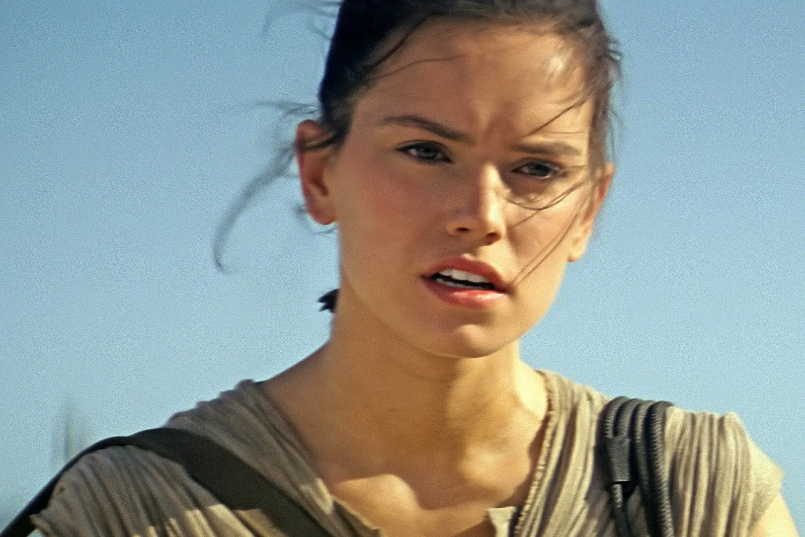 Daisy Ridley di film Star Wars: The Force Awakens. (Disney / LucasFilm)