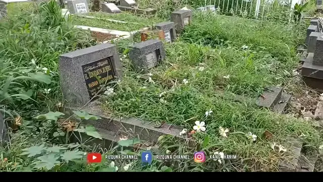 6 Potret Terbaru Makam Mendiang Komedian Jojon, Ditumbuhi Rumput Liar