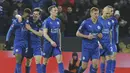 Para pemain Leicester City menrayakan gol Demarai Gray (kiri) saat melawan Derby County pada putaran keempat Piala FA di King Power Stadium, Leicester (8/2/2017). Leicester menang 3-1.  (AP/Rui Vieira)