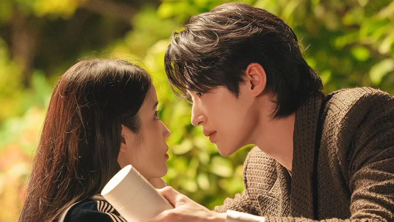 Drama Korea Perfect Crown di Disney Plus Satukan IU dan Byeon Wooseok dalam Kisah Pernikahan Kontrak