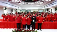 Rakernas PDIP Ditutup dengan Salam Metal Megawati Bersama Kader
