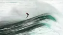 <p>Nazare Big Wave Challenge adalah perlombaan gelombang setinggi 30 hingga 40 kaki yang terkenal di dunia. (AP Photo/Armando Franca)</p>