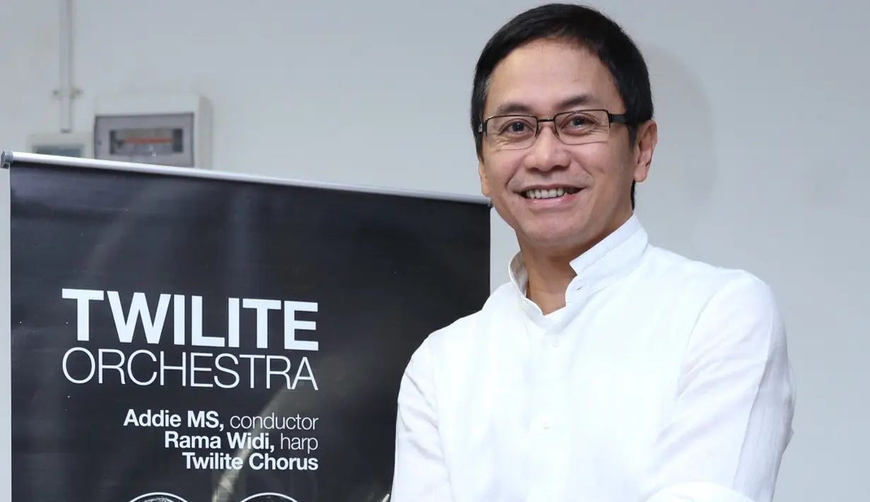 Melalui konser ini, Addie MS berharap bisa mendekatkan pecinta musik dengan lagu-lagu daerah. (Galih W. Satria/Bintang.com)