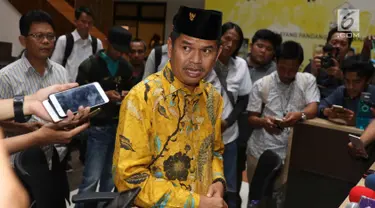 Ketua DPD partai Golkar Dedi Mulyadi memberi keterangan usai rapat DPD Golkar Provinsi di Jakarta, Senin (20/11). Dedi Mulyadi tidak ingin penahanan Ketua Umum Golkar Setya Novanto menjadi hambatan bagi partainya. (Liputan6.com/Angga Yuniar)