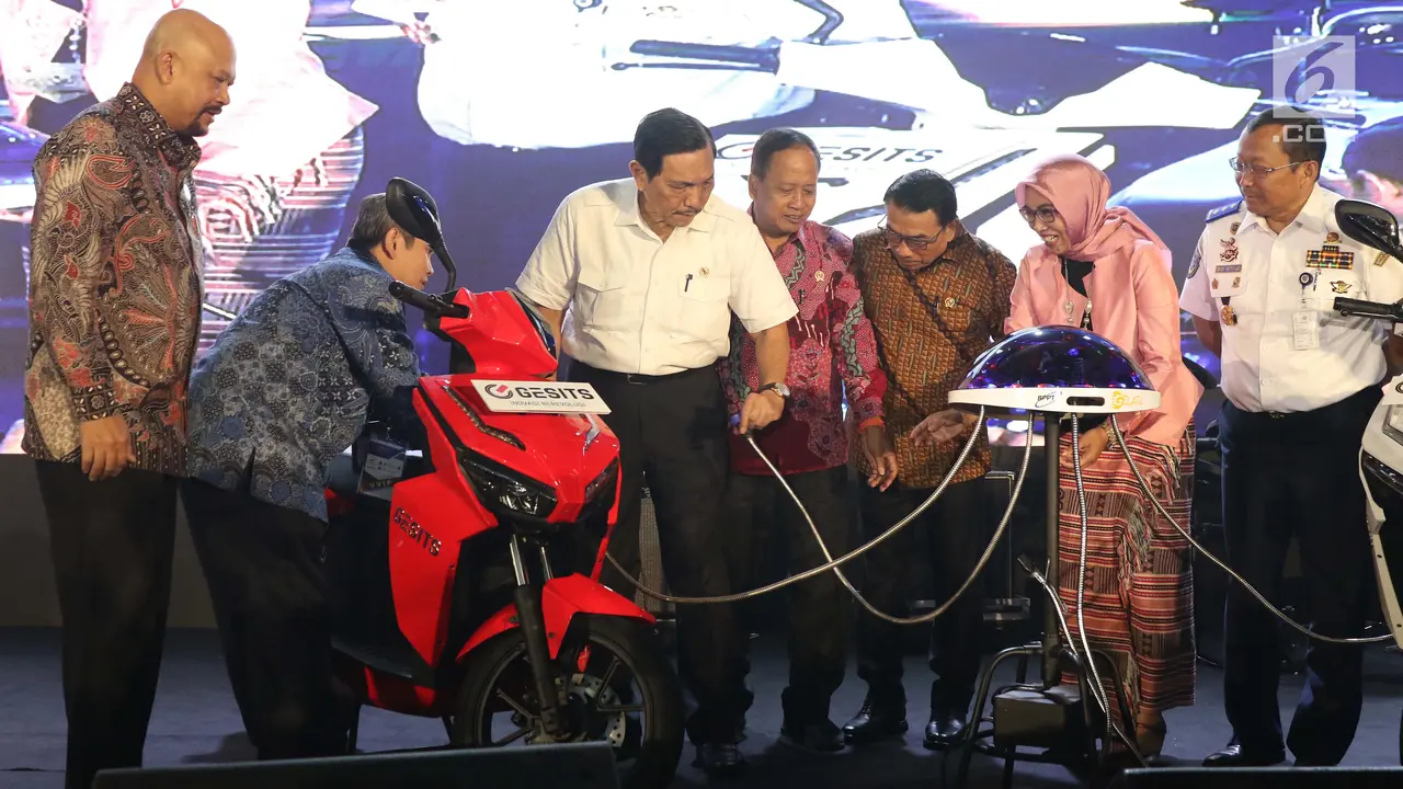 Menko Kemaritiman Resmikan Indonesia Electric Motor Show 2019