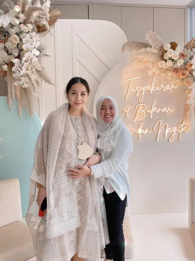 Potret Kebersamaan 8 Artis dengan Asistennya, Bak Keluarga