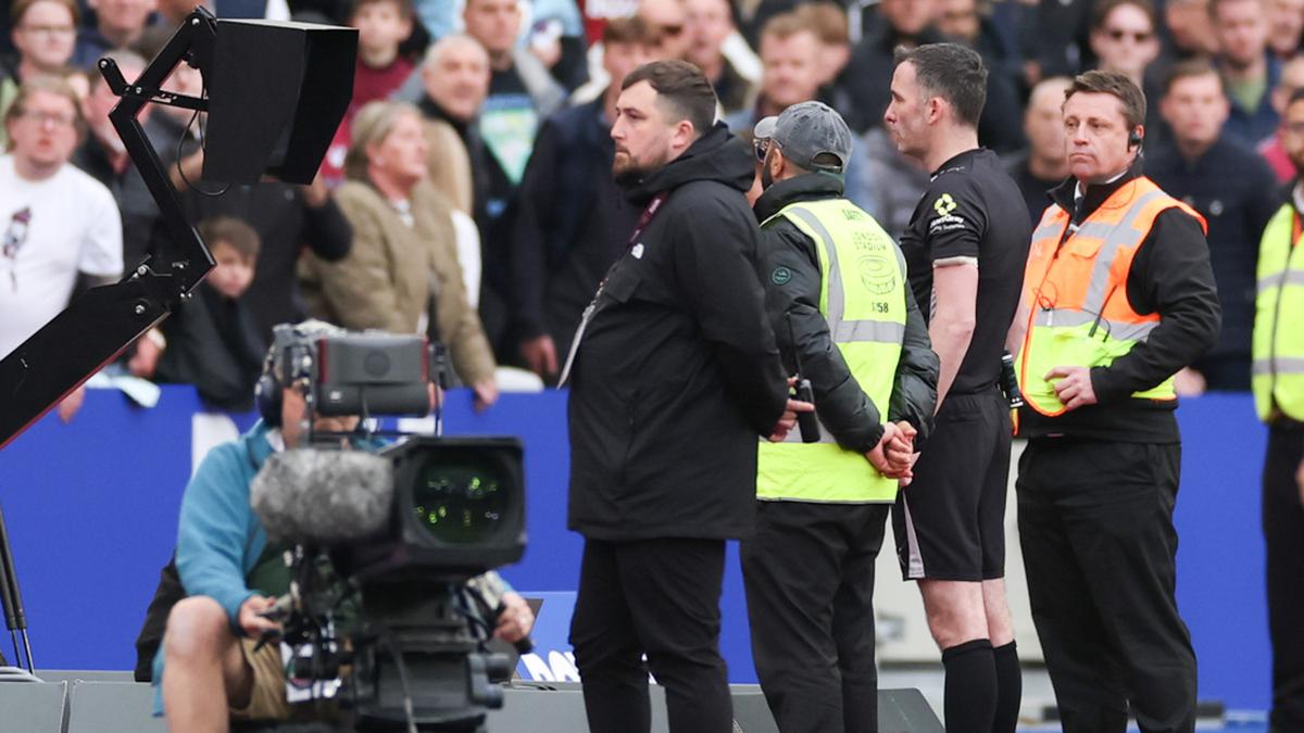 Wasit Piala Dunia 2026 Makin Awasi Situasi Bola Mati usai Laga Kontroversial Liga Inggris