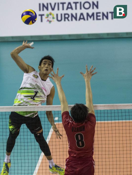 Pevoli Indonesia, Nurmulki Rivan, melakukan smash saat melawan Jepang pada Invitation Tournament Asian Games 2018 di Tennis Indoor Senayan, Jakarta, Selasa (13/2/2018). Indonesia menang 3-2 atas Jepang. (Bola.com/Vitalis Yogi Trisna)