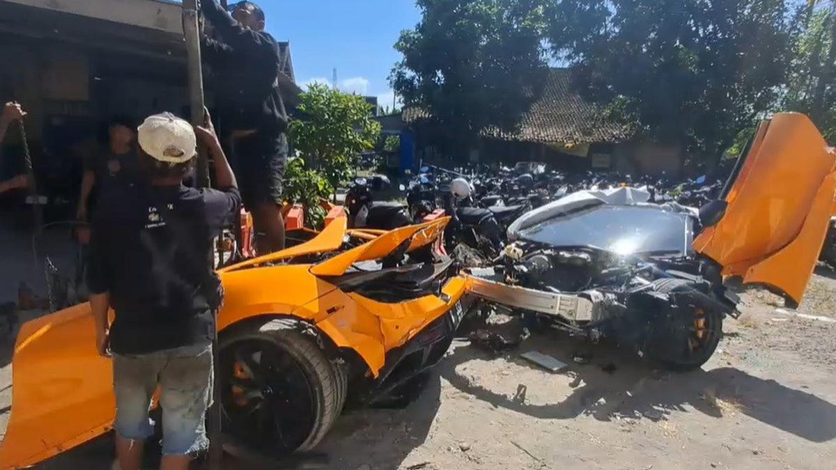 Foto-foto Penampakan McLaren YouTuber Andra Terbelah Dua