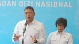 Kepala Badan Gizi Nasional (BGN) Sudaryono didampingi Wakil Kepala Badan Gizi Nasional Agustina Arumsari saat jumpa pers di Kantor BGN, Jakarta, Senin (27/07/2026). (KLY/ Arie Basuki)