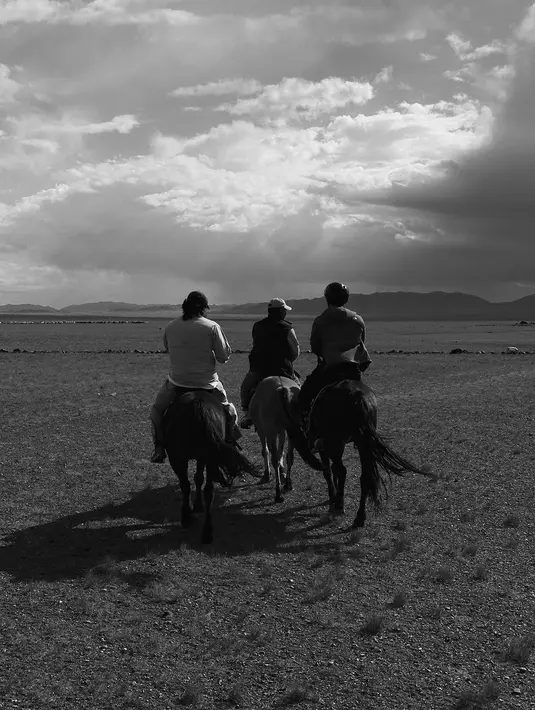 Dari lokasi yang disematkan Nikita, pasangan goals ini tampak menikmati liburan di gurun gobi, kawasan gurun sangat besar di republik rakyat Tiongkok dan bagian selatan mongolia.  [Instagram/nikitawillyofficial94]