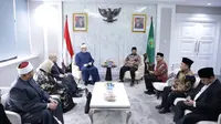 Menteri Agama (Menag) Yaqut Cholil Qoumas menerima kunjungan Wakil Grand Syaikh Universitas Al-Azhar Mesir, Mohamed Ad-Duweiny d Kantor Kementerian Agama, Jakarta, Selasa 25 Juni 2024. (Foto: Dokumentasi Kementerian Agama).