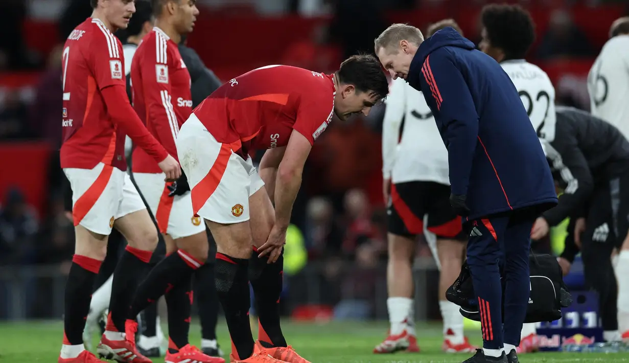 Manchester United harus mengakui keunggulan Fulham lewat dengan skor 3-4 adu penalti setelah bermain imbang 1-1 pada waktu normal. (Darren Staples/AFP)